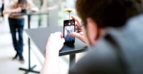 Im Smartphone Videoworkshop lernen die Teilnehmer wie sie selber filmen lernen und im Fotoworkshop wie sie die besten Fotos für Social Media machen.