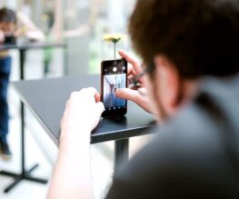 Im Smartphone Videoworkshop lernen die Teilnehmer wie sie selber filmen lernen und im Fotoworkshop wie sie die besten Fotos für Social Media machen.
