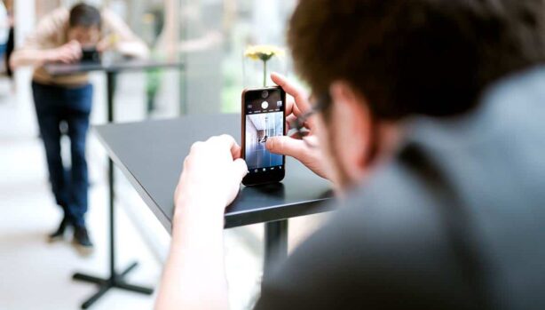 Im Smartphone Videoworkshop lernen die Teilnehmer wie sie selber filmen lernen und im Fotoworkshop wie sie die besten Fotos für Social Media machen.