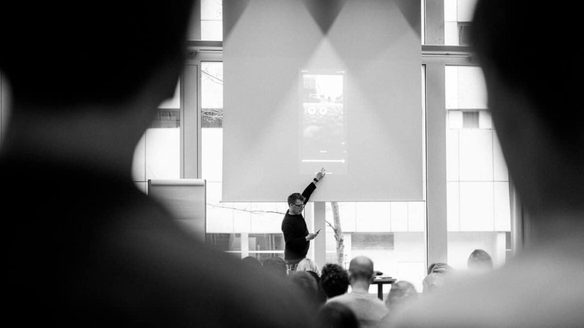 Workshop zum Thema Smartphone Video. Mit welche Apps kann man schnell und einfach Videos schneiden.