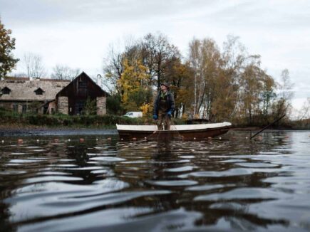 Im Haslauer Teich bei Heidenreichstein im nördlichen Waldviertel werden jeden Herbst heimischen Speisefischen in Bioqualität abgefischt. Fotoreportage über Fischen, Reportage Fotograf Wolfgang Lehner based in Linz Austria, visuelle Social Media Content