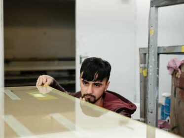 Fotoreportage für die Zeit. Lehrling Ehsan Mohammed © Wolfgang Lehner